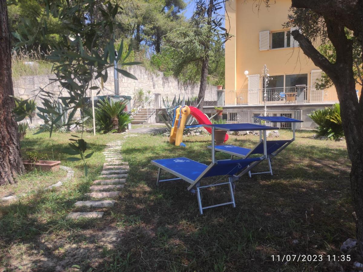 Parco Dei Gelsomini Acomodação com café da manhã Ascoli Piceno Exterior foto